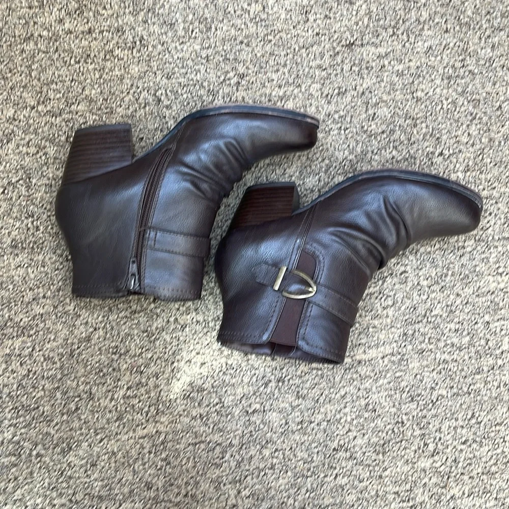 Women’s Size 7.5 M  Ankle Boots heel Bootie Brown Casual - Picture 3 of 9